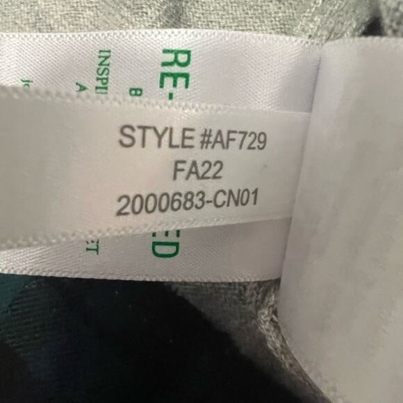 J Crew Factory Women’s Sweater Watch Plaid Collar and Shirttail Size Small - Picture 6 of 10